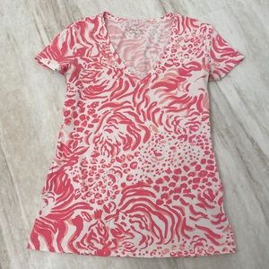 Lilly Pulitzer Size S Knit Top Get Spotted Print V-neck Pink and White